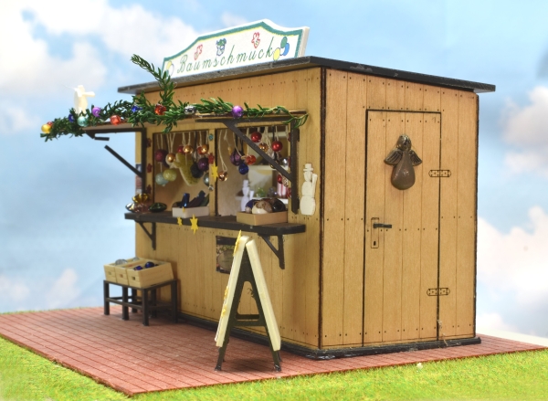 Weihnachtsmarktstand Christbaumschmuck - Spur 1 Fertigmodell